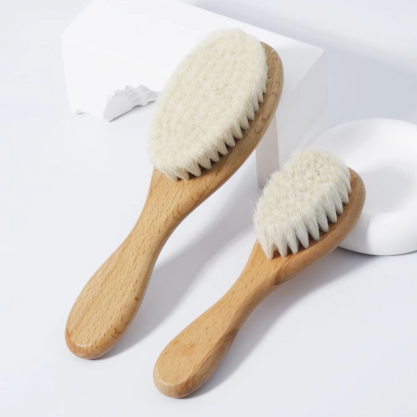 Drewniana szczotka z ultra mię – Hair Care Essential recenzja i cena