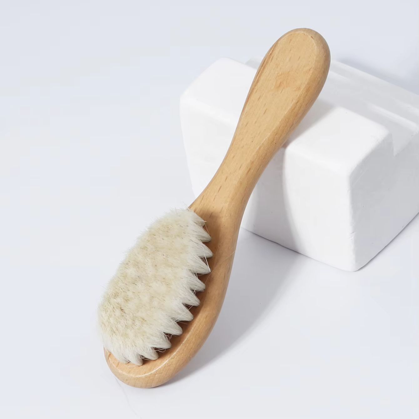 Drewniana szczotka z ultra mię – Hair Care Essential recenzja i cena